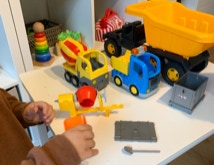 Spielzeug auf einem Tisch